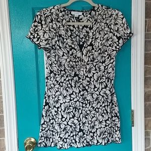 Black and White floral blouse sz 8 dressbarn